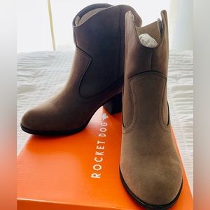 Rocket Dog brand new never worn heeled low boots. Size 9
